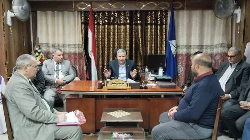 مدير تعليم دمياط يجتمع بوكلاء الإدارات التعليمية ورؤساء التناسيق