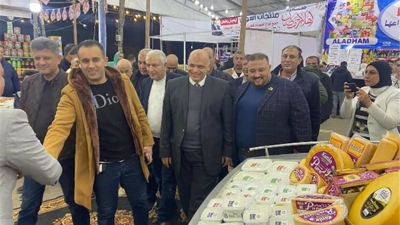 رئيس جهاز مدينة دمياط الجديدة يفتتح معرض 