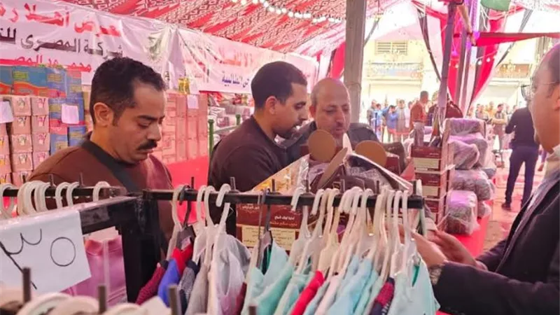 محافظ الجيزة يتابع توافر السلع والاسعار بأهلا رمضان بالطالبية