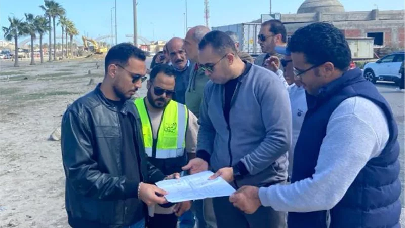 رئيس دمياط الجديدة يتفقد أعمال أهم محاور الطرق بمنطقة الميناء صور