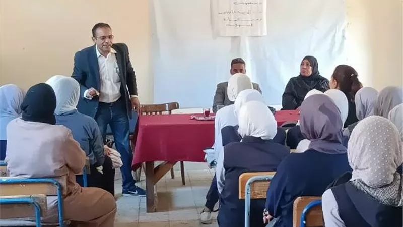 دور المرأة فى الحفاظ على البيئة ندوة بمدرسة قنا الثانوية الفنية