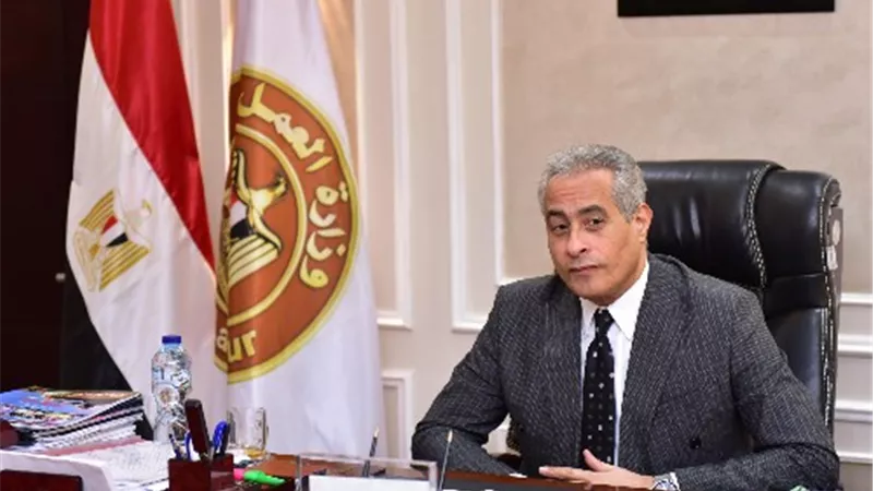 وزير العمل يبحث الملفات المشتركة مع رئيسي اتحاد الصناعات والغرف التجارية