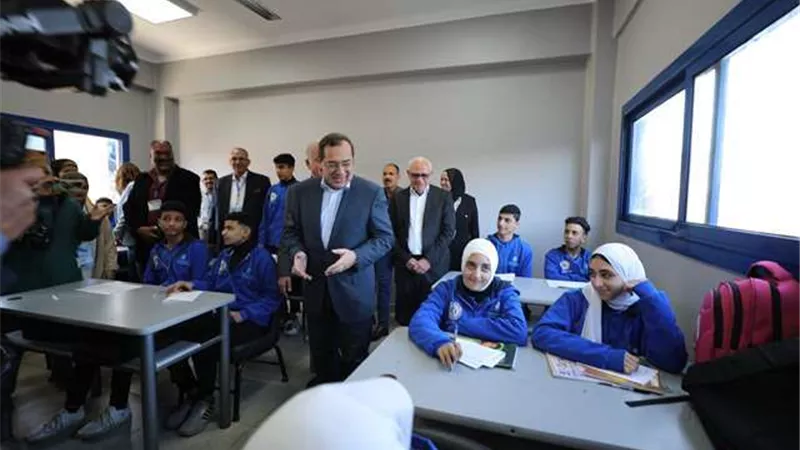 وزير البترول ومحافظ بورسعيد وأعضاء لجنة الطاقة يتفقدون مدرسة ظهر
