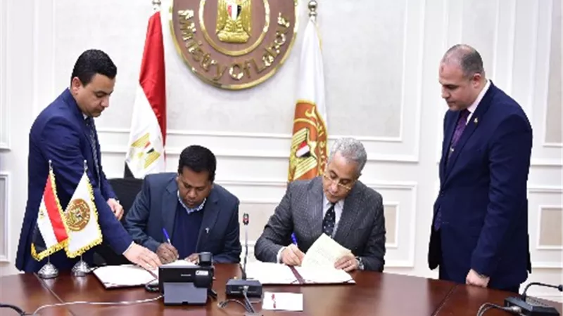 وزير العمل يوقع بروتوكول مع معهد الساليزيان الإيطالي بالأسكندرية