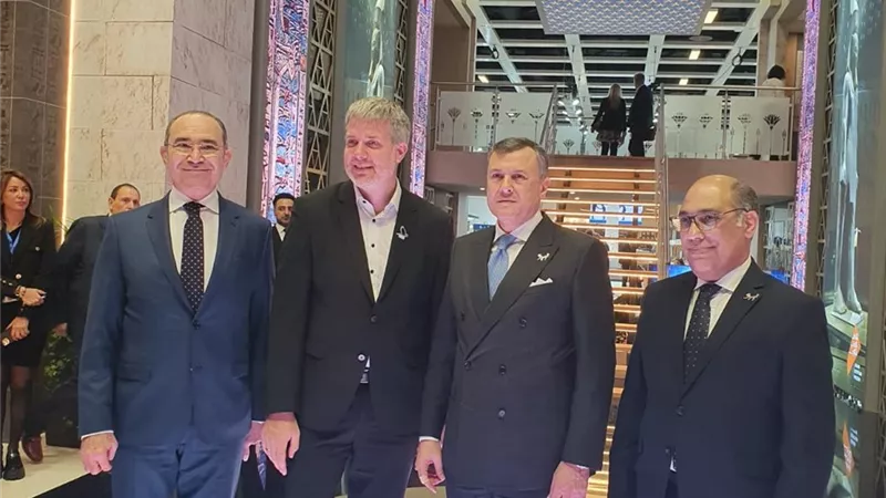 وزيرالآثار يستقبل عمدة برلين بالجناح المصري ببورصة برلين السياحية