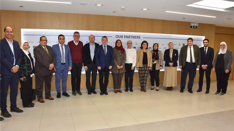 رئيس جامعة عين شمس يستقبل وفد رفيع المستوي من الحكومة المجرية