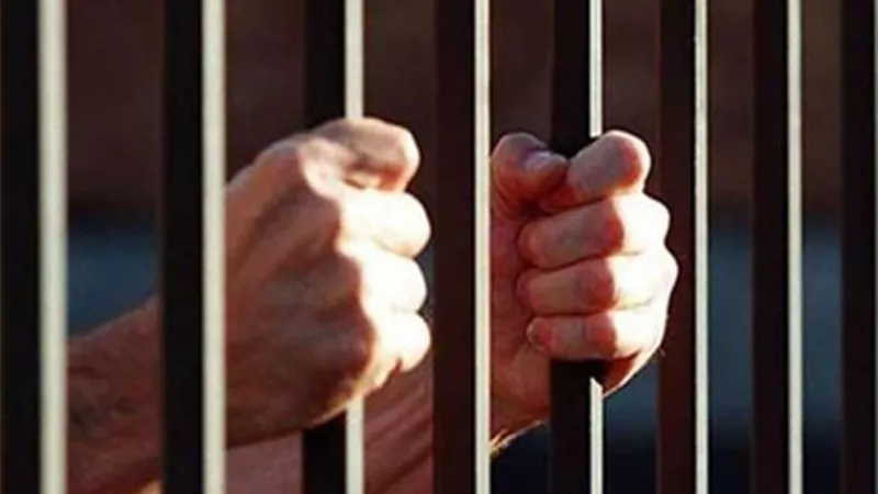 عقوبة سوء المعاملة من الموظفين للجمهور