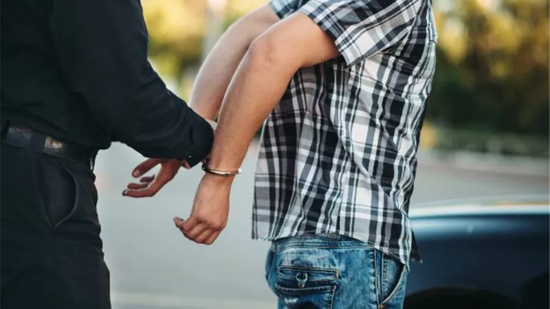 عقوبة التستر على مجرم ومساعدته على الهروب