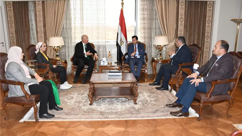 وزير الرياضة يبحث استضافة مصر للبطولة الافريقية للسامبو يونيو
