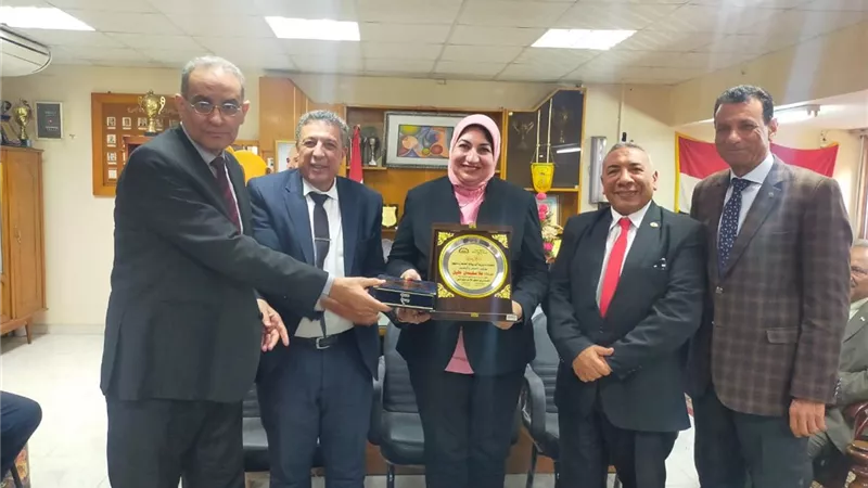 تكريم وكيل تعليم البحيرة السابقة