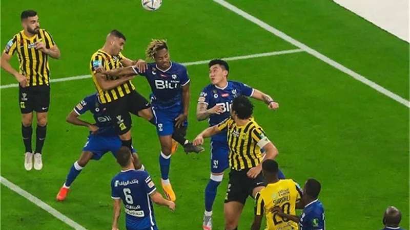 الهلال ينهي الشوط الأول المثير بثنائية أمام اتحاد جدة - شاهد