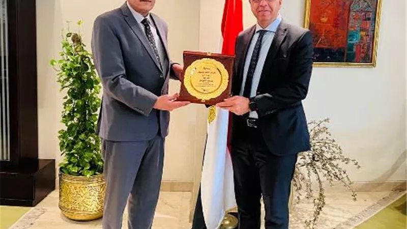 وفد تركى يتفقد معرض القاهرة الدولى مشيدا بالتنظيم الجيد للمشاركين
