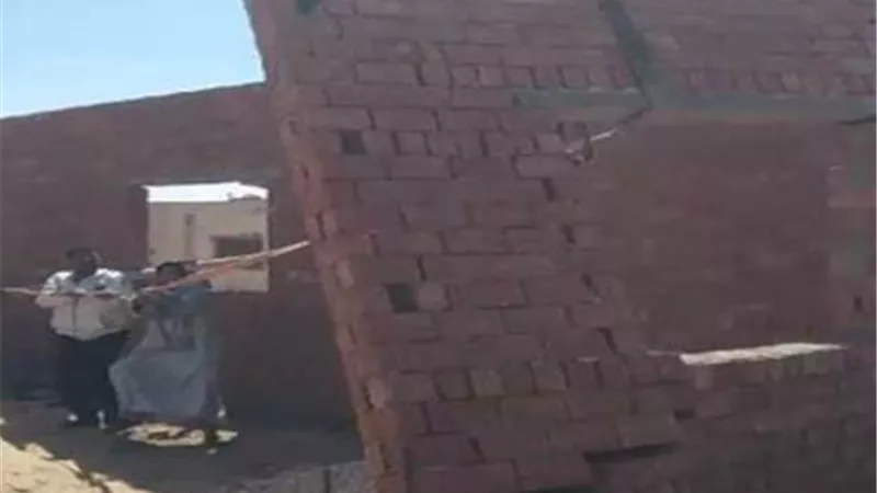 جهازالشروق يُوقف مخالفتى بناء ويُحرر (8) محاضر إشغال ومخالفات صور