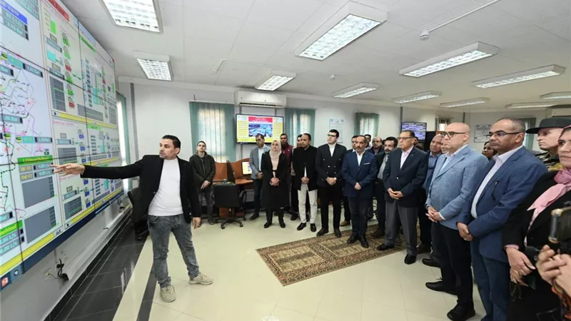 وزير الإسكان ومحافظ الشرقية يتابعان موقف خدمات مياه الشرب والصرف الصحي بالمحافظة
