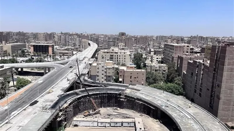 وزير الإسكان يتابع مشروع محور 