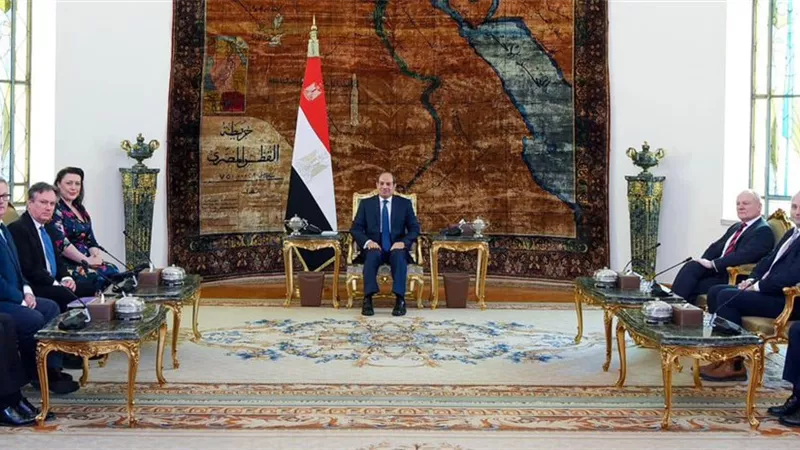 السيسي يؤكد أهمية اضطلاع المجتمع الدولي بمسئوليته الأصيلة في حماية الفلسطينيين