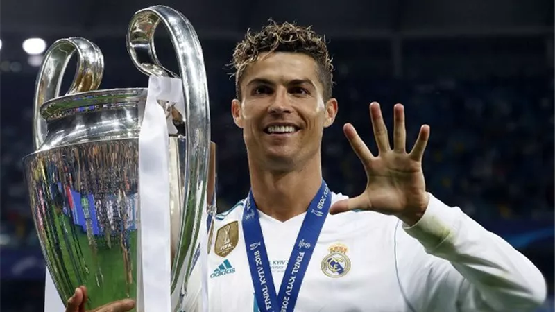 رونالدو يحتفل بالذكرى الـ122 لريال مدريد