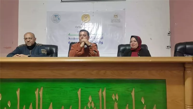 وكيل الشباب والرياضة بالبحر الأحمر يلتقي بشباب معسكر أبناء الصعيد