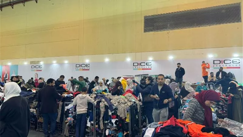 رواد معرض القاهرة الدولي: نسب الخصم على منتجات الملابس تصل لـ60%