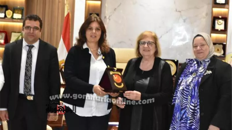 السادات تستقبل أستاذ الفارماكولوجى ووكيل صيدلة مونتريال بكندا
