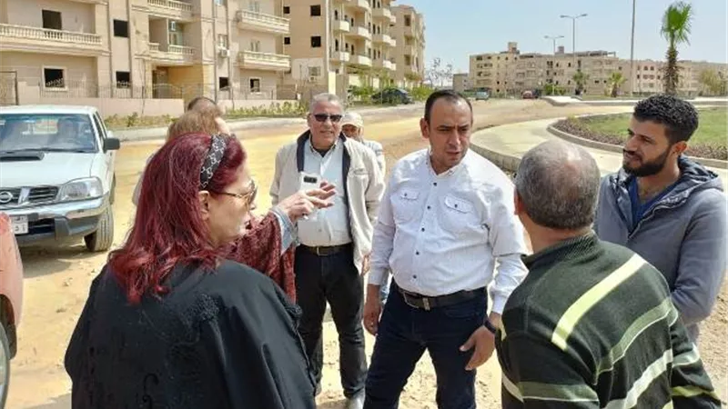 رئيس جهاز الشروق يتفقد مناطق العمارات ويستمع لشكاوى السكان.. صور