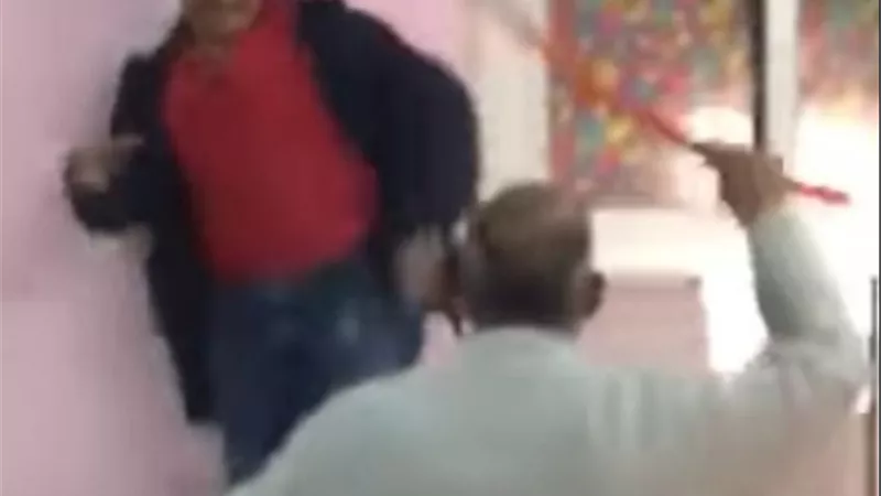 استبعاد مدرس بعين شمس اعتدي بالضرب على طالب