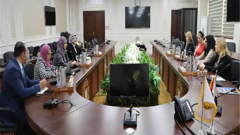 وزارة العمل تستعرض دور وحدة المساواة بين الجنسين في تمكين المرأة