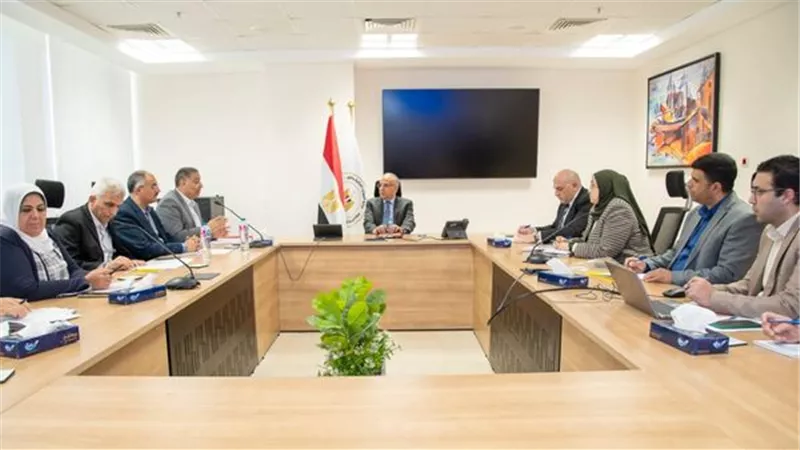 وزير الري يتابع اعمال وحدة التحصيل بالوزارة