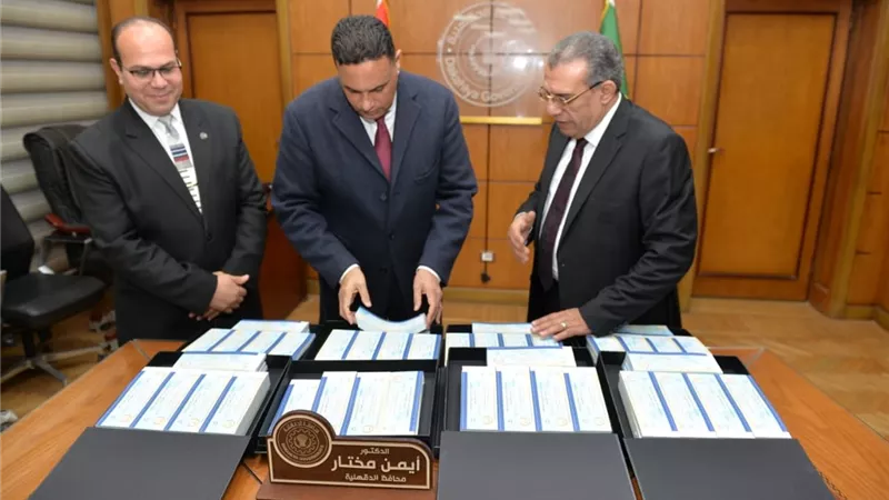 تسليم 15 الف كوبون مشتريات مواد غذائية للأسر الأولي بالرعاية بالدقهلية