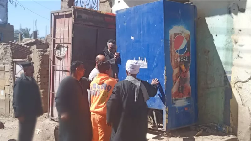 إزالة ٢٣ تعدى وإشغال بعدد من شوارع الزينية شمال الأقصر