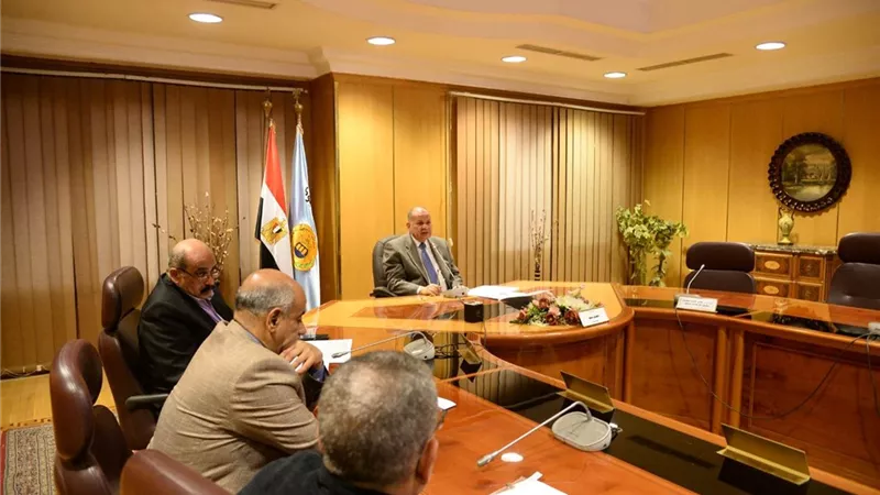 محافظ أسيوط يتابع جهود مواجهة التعديات وتنفيذ الموجة الـ 22 للإزالات