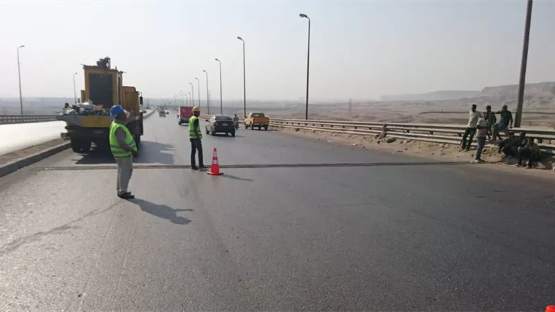 إصلاح الفواصل الحديدية بدائري المريوطية