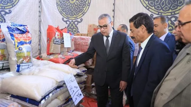 محافظ سوهاج يفتتح معرض 