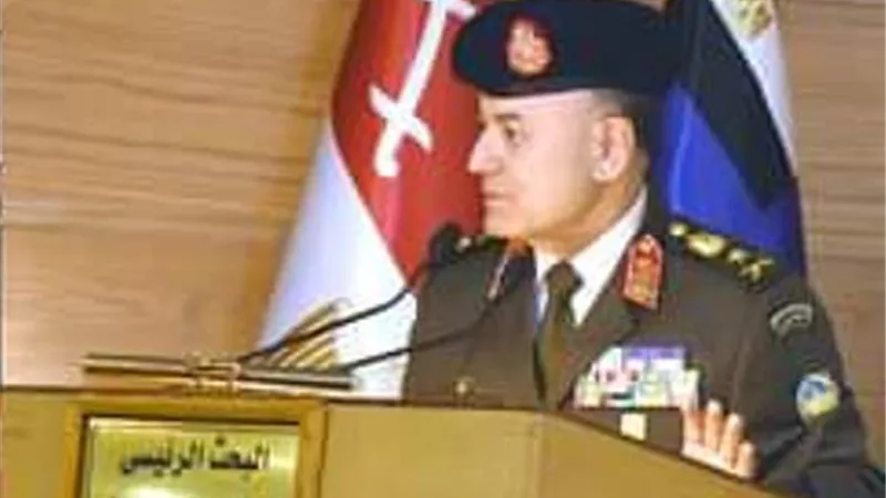 رئيس الأركان يشهدمناقشةالبحث الرئيسى للأكاديميةالعسكريةللدراسات العليا