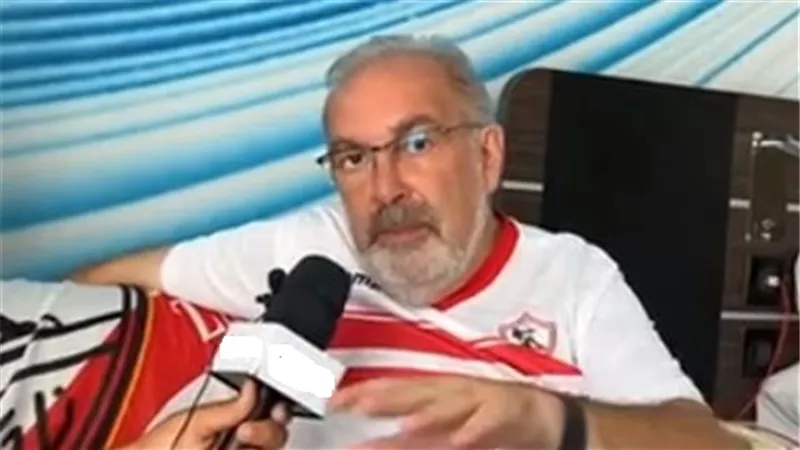 حفيد مؤسس نادي الزمالك يظهر بفندق إقامة الفريق لمؤازرته