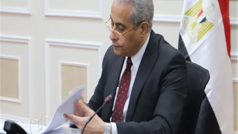 وزير العمل يُراجع مستندات تراخيص مراكز تدريب مهني خاصة