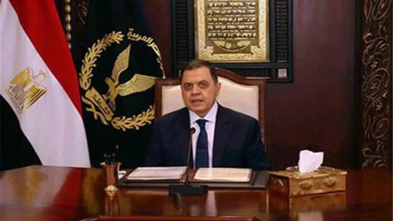 وزير الداخلية يهنئ القائد العام ورئيس الأركان بمناسبة