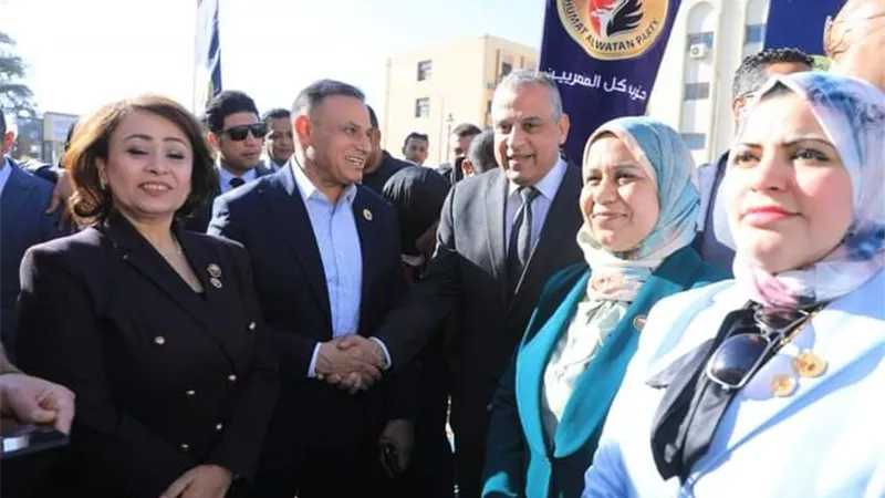 محافظ سوهاج يفتتح معرض