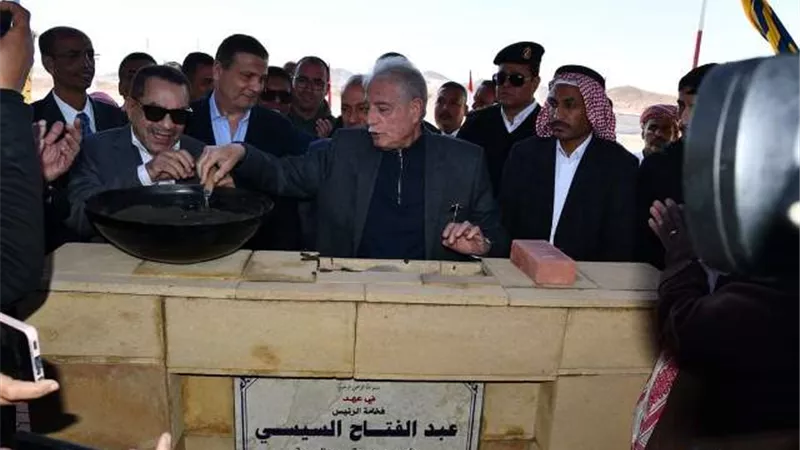 محافظ جنوب سيناء يضع حجر الأساس لبناء 60 منزل بدوي