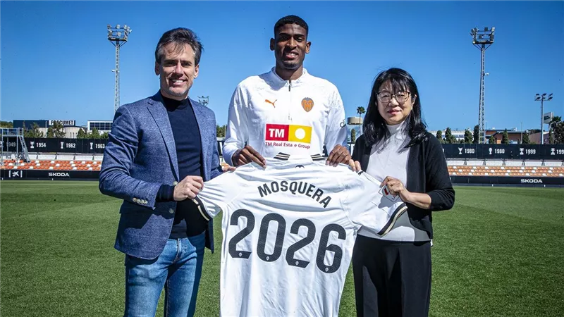 رسميا .. موسكيرا مع فالنسيا حتى 2026
