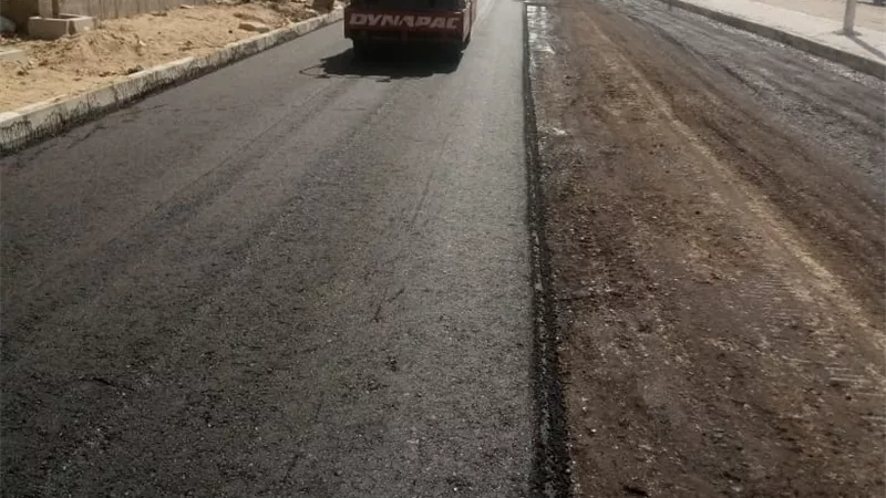 استكمال رصف شوارع حى ثالث لخدمة منطقة المدارس بالاسماعيلية