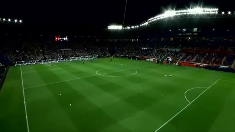 جماهير الأهلي والزمالك تشعل استاد الأول بارك اثناء عمليات الإحماء