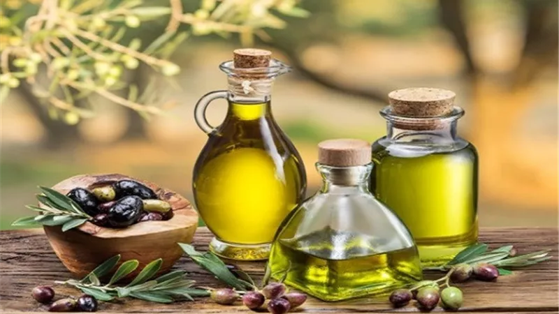 خطوات حفظ زيت الزيتون لفترة طويلة..تعرف عليها