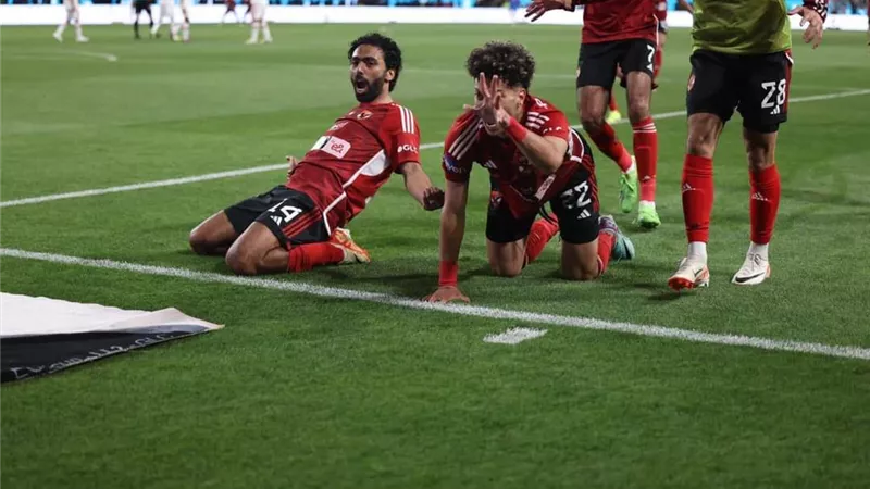 شاهد .. احتفالات جنونية من لاعبى الأهلى بعد الفوز بكأس مصر