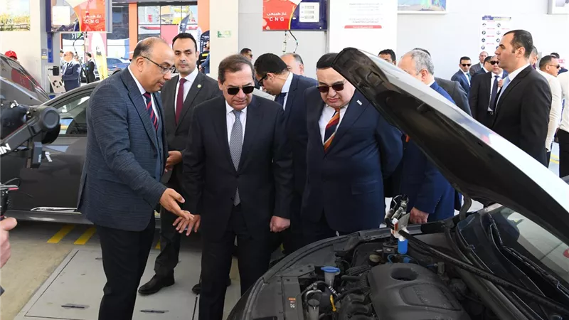 الملا: انتشار منافذ التموين يمثل نقلة نوعية لتحويل السيارات للغاز