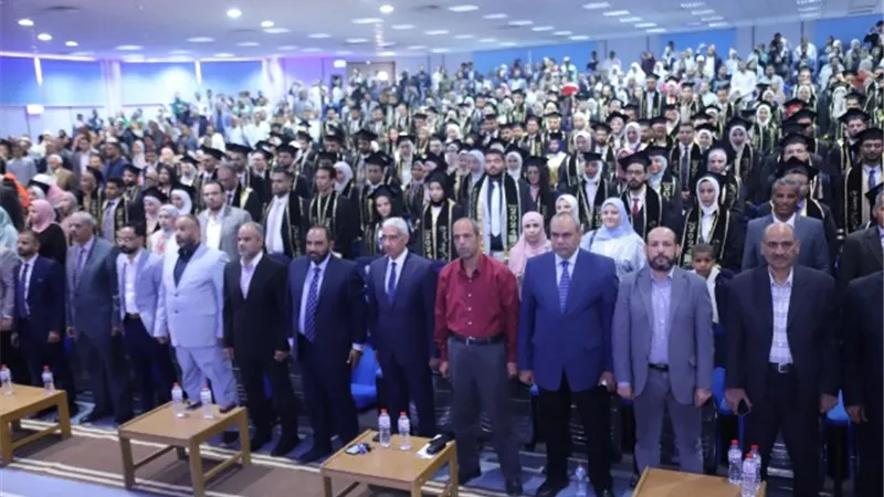 حفل تخرج الدفعة العاشره لطلاب كلية الطب بجامعة جنوب الوادى