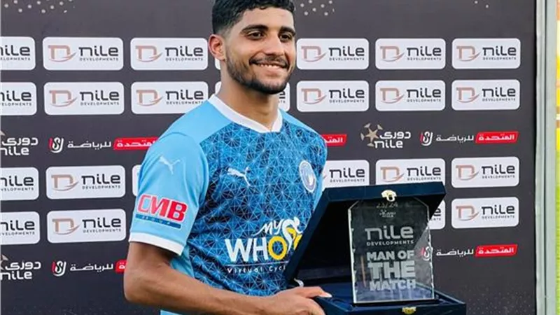 إبراهيم عادل يحصد جائزة أفضل لاعب فى لقاء بيراميدز والداخلية