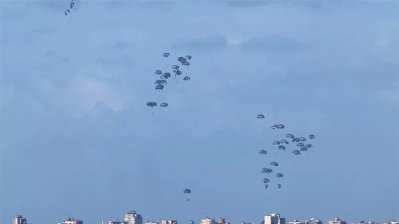 الجيش الأمريكي يعلن عن عمليات إنزال جوي جديدة لقطاع غزة