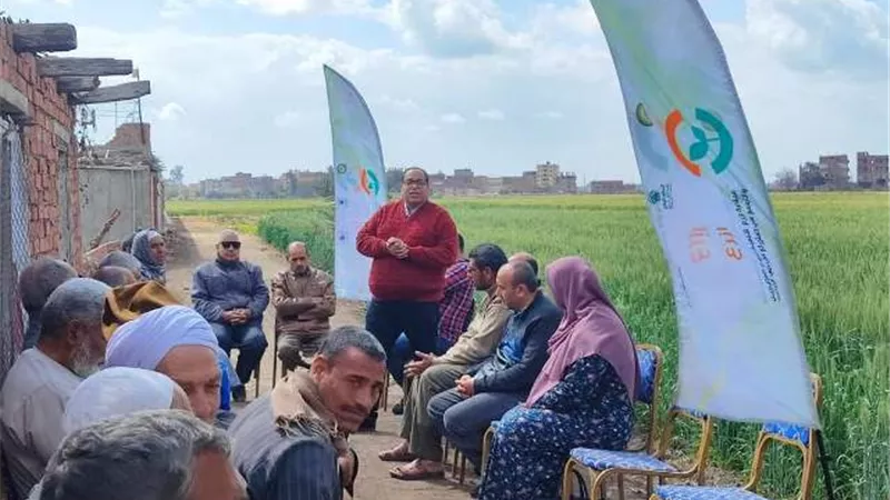 لقاء توعوي وتقديم الدعم الفني لصغار المزارعين بقرية الايتارية