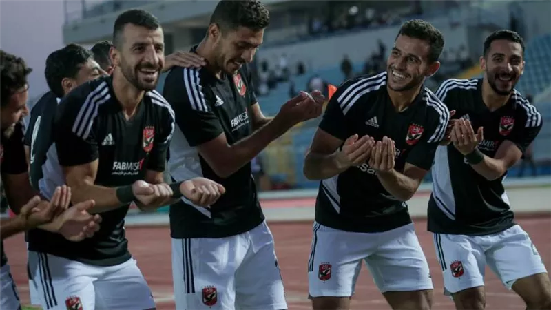 أبرزهم فتحي وشريف والقندوسي..الأهلي يمنح الراحلين مكافأة كأس مصر